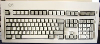 Imagen del primer teclado mecánico IBM model M